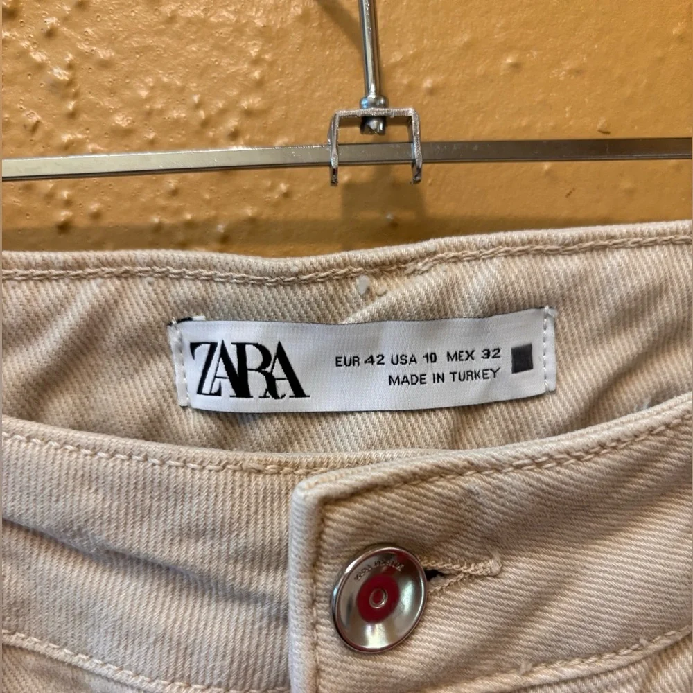 Zara High Waisted Mom Jeans Beige Tan Tapered Leg Denim Pants USA 10